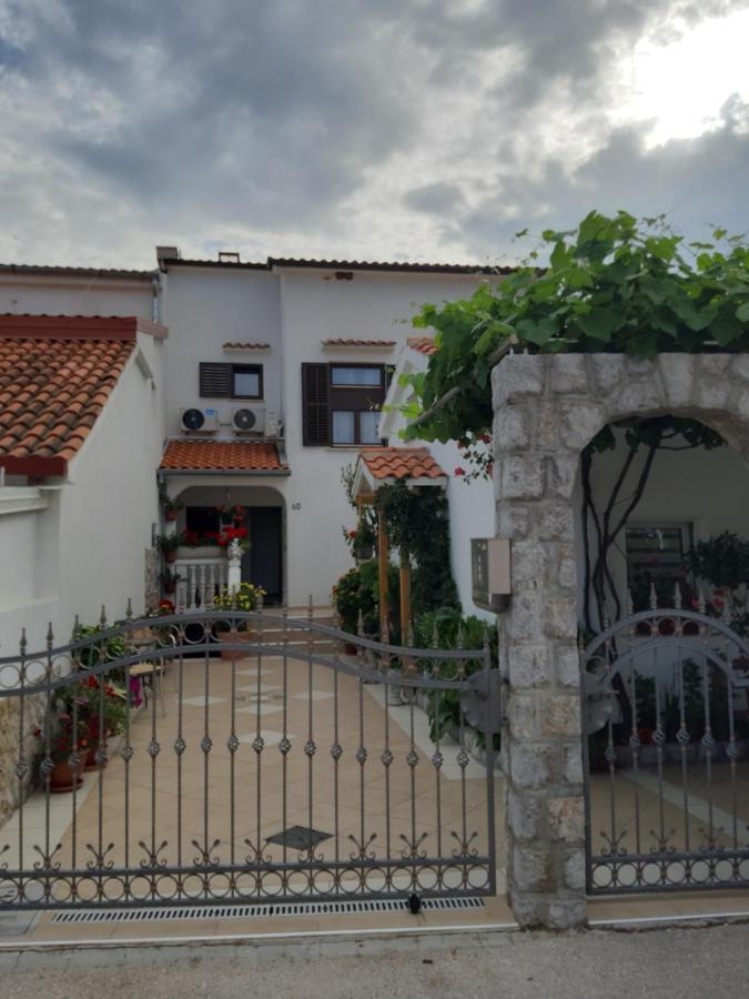Apartmani Jozefina Omišalj المظهر الخارجي الصورة