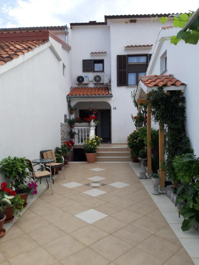 Apartmani Jozefina Omišalj الغرفة الصورة
