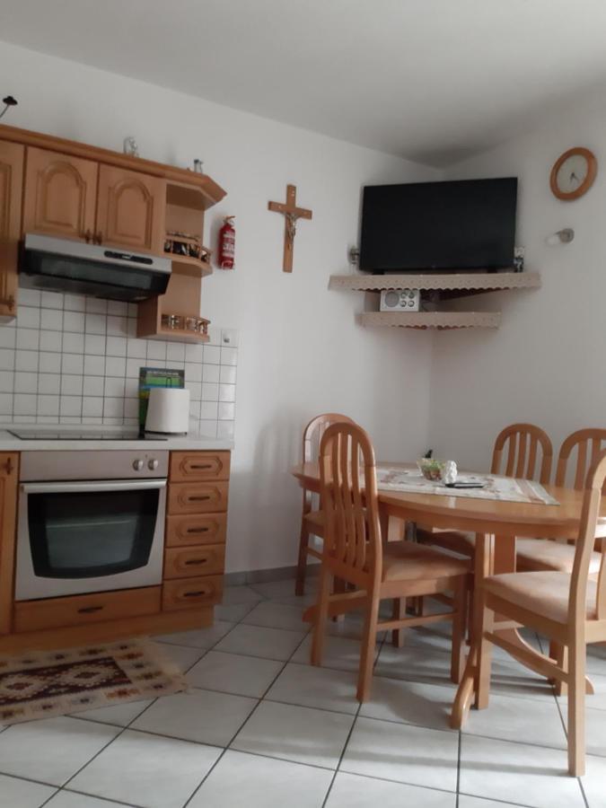 Apartmani Jozefina Omišalj الغرفة الصورة