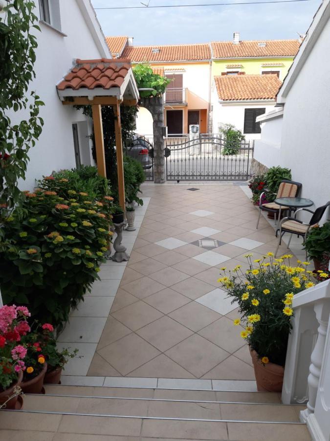 Apartmani Jozefina Omišalj الغرفة الصورة