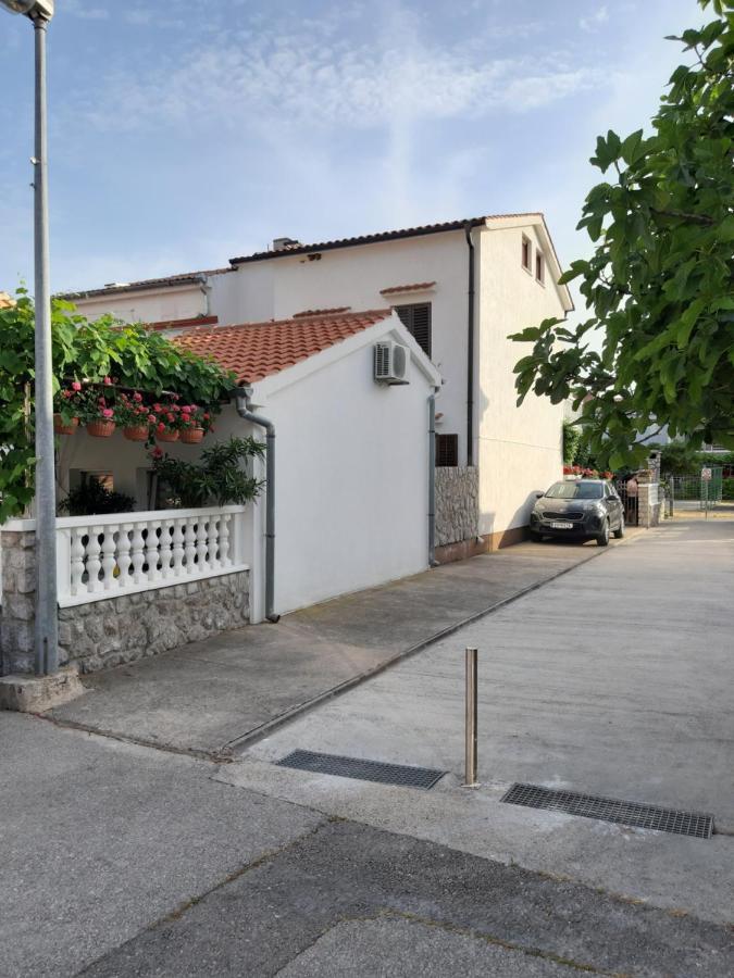 Apartmani Jozefina Omišalj المظهر الخارجي الصورة