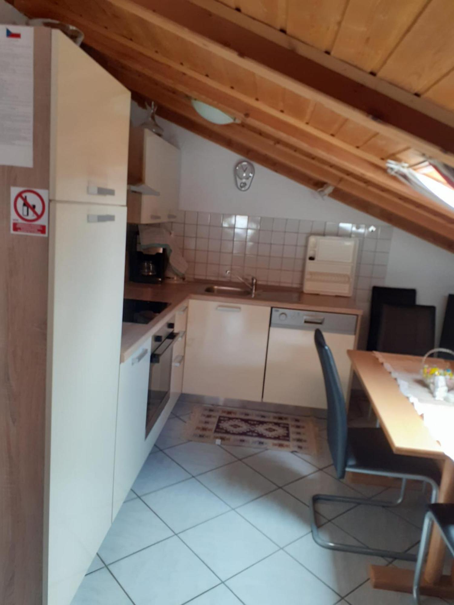 Apartmani Jozefina Omišalj الغرفة الصورة