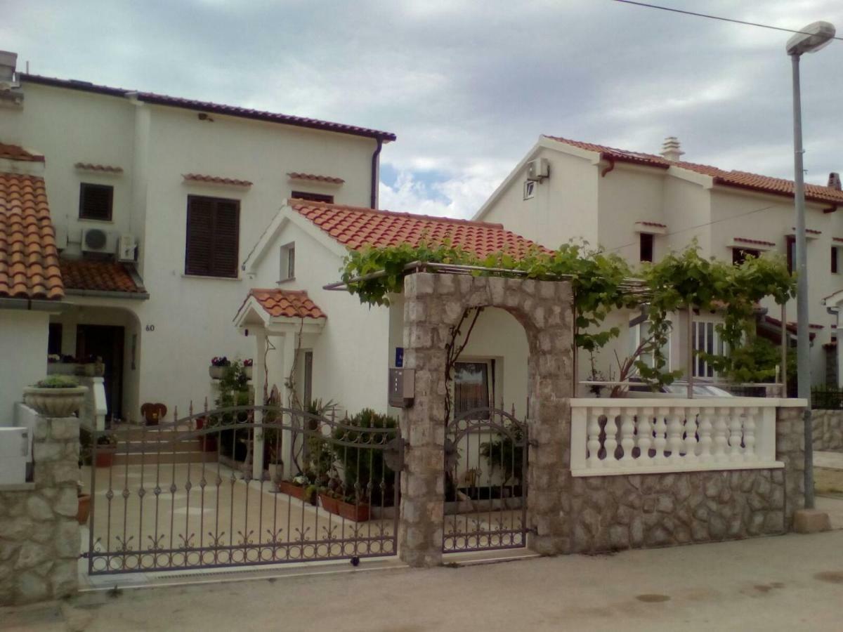 Apartmani Jozefina Omišalj المظهر الخارجي الصورة